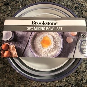 NWT Brookstone Set of 3 Mixing Bowls